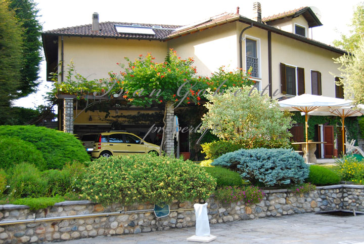 Недвижимость на Лаго Маджоре: Вилла рядом с бассейном. (Porto Valtravaglia)