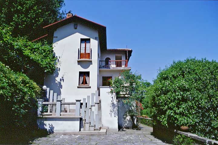 Недвижимость на Лаго Маджоре: Вилла рядом с городом Stresa. (Stresa)